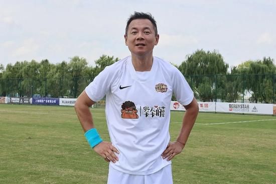 李冰冰一行人在结束天津的拍摄之后，并没有直接回家，而是北京东三环附近的某家海鲜酒楼，一同现身的还有她的好搭档好莱坞影星史坦利·图齐，原来李冰 李利勇 2025-01-15 韩流来袭郑雨盛、李秉宪现身前门 沈星美艳捞金 2014-04-08 7日在北京，在某商业活动的开业红毯上，韩国明星郑宇成、李秉宪、李贞贤、李胜基、韩国组合Miss a中的中国成员菲及EXO等艺人前来站台助阵。