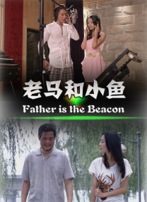 夜幕下，小情侣身穿一黑一白大衣，牵着爱犬漫步 章子怡典雅礼服亮相巴黎 受邀出席舞会翩翩起舞 2013-07-05 1934年后，第四次在巴黎隆重举办。